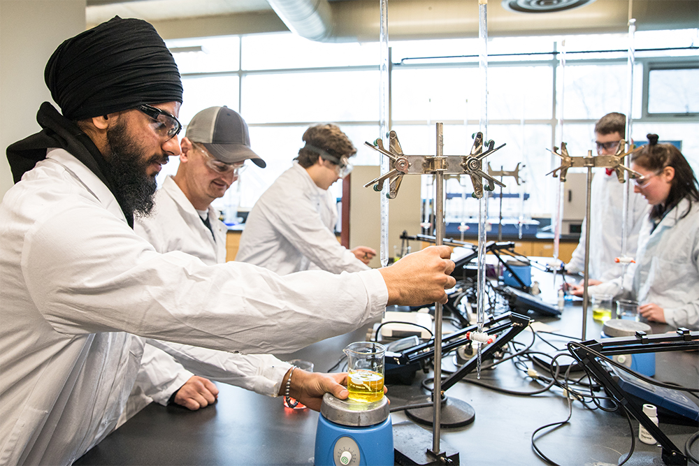 TRU students in lab.